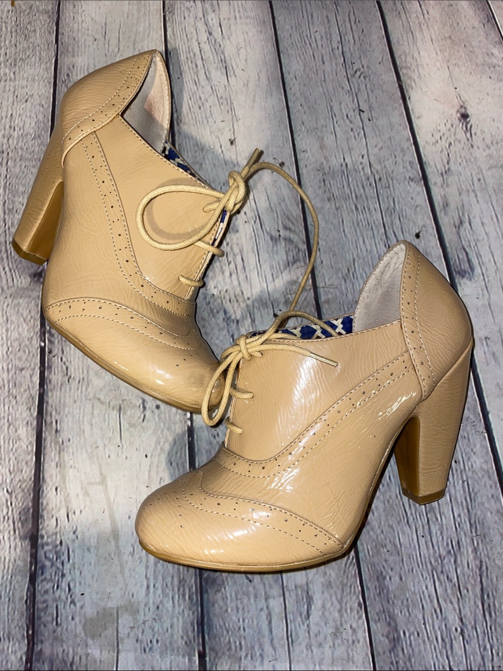 London Rebel Neutral Beige Lace-Up Heeled Oxfords Sz 7